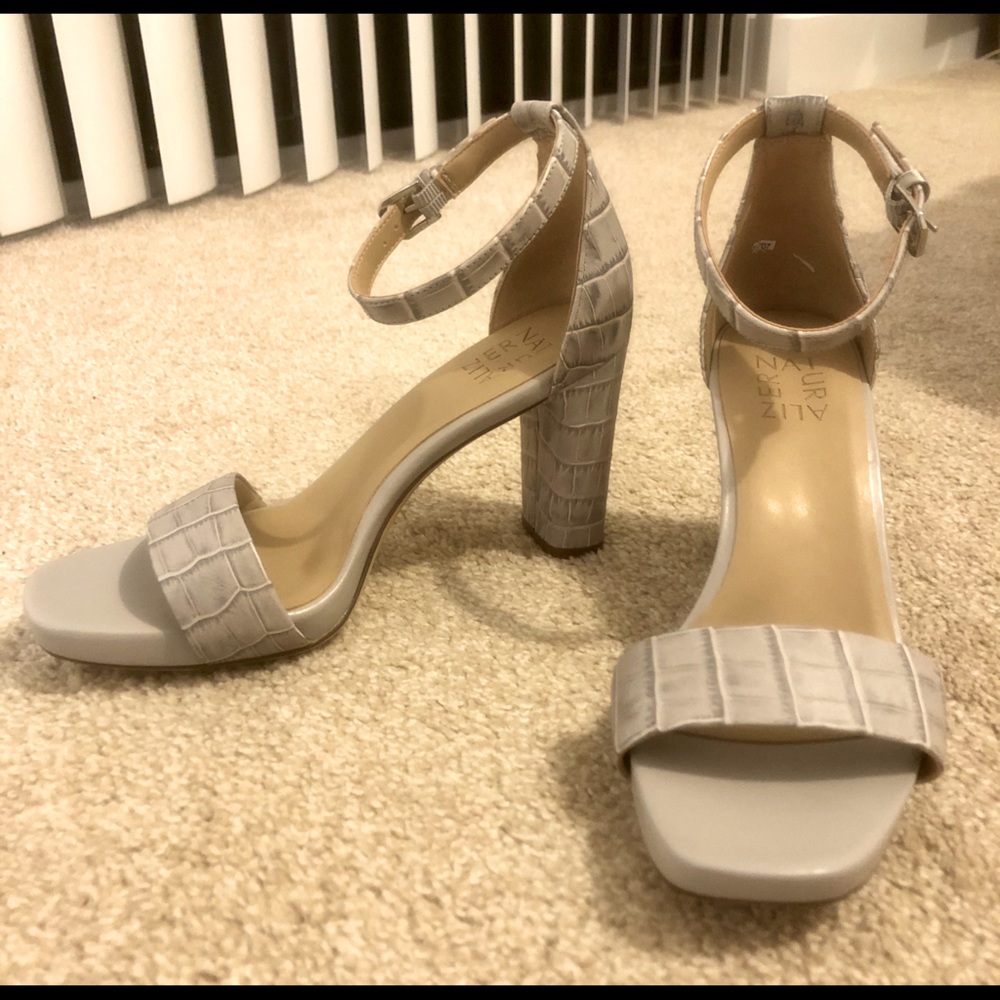 Naturalizer leather heel-brand new